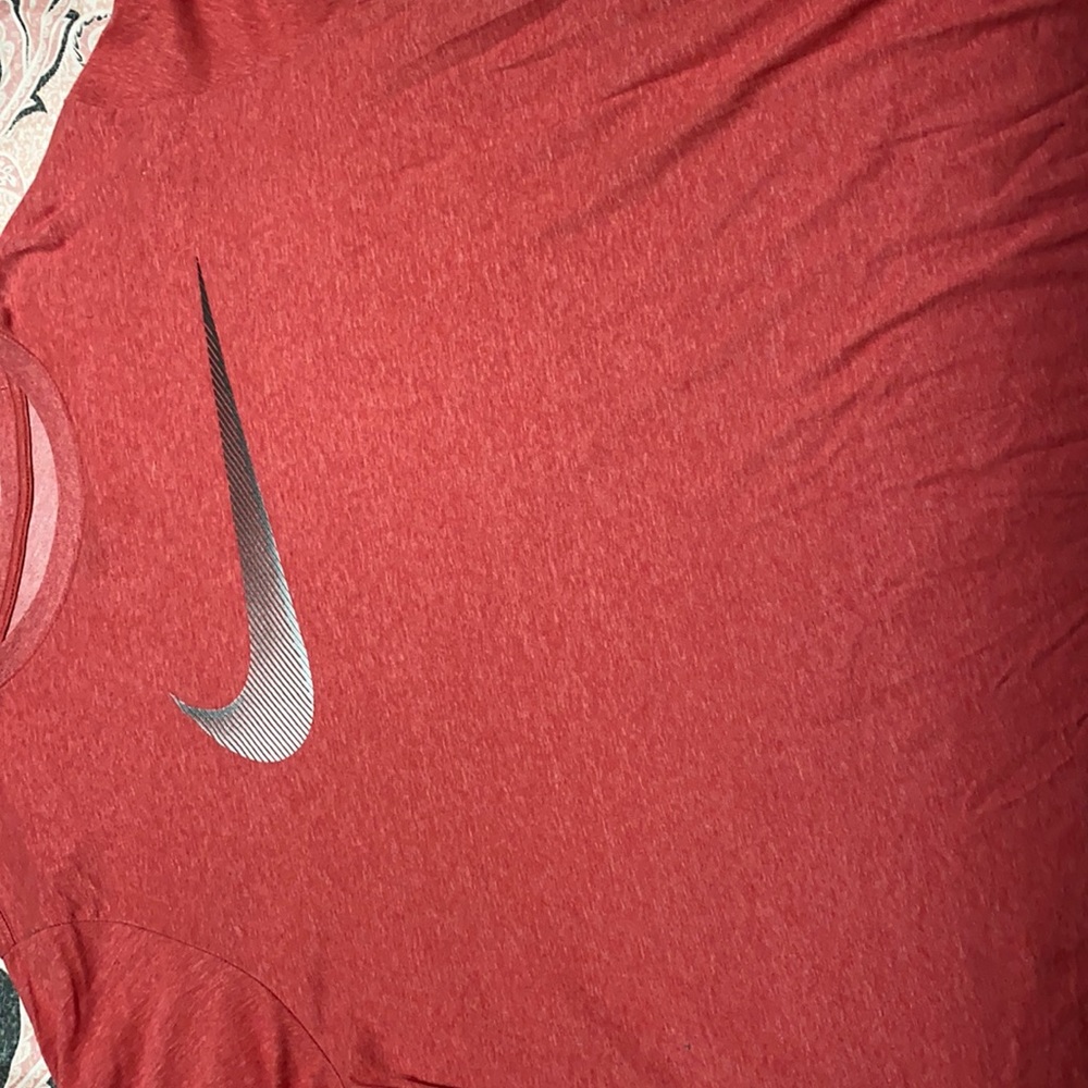 Men’s Nike shirt